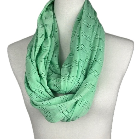Loop Infinity Scarf Pale Mint Green Casual Lightweight OS - Picture 1 of 6